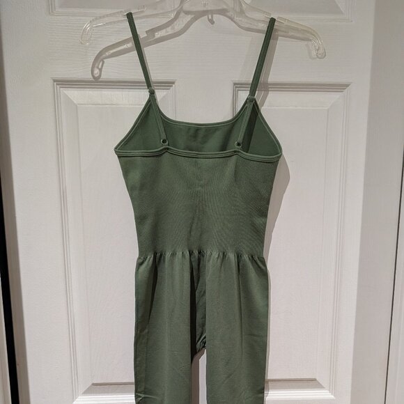 New - FLARE JUMPSUIT SPAGHETTI STRAPS SCOOP NECK - Picture 4 of 6